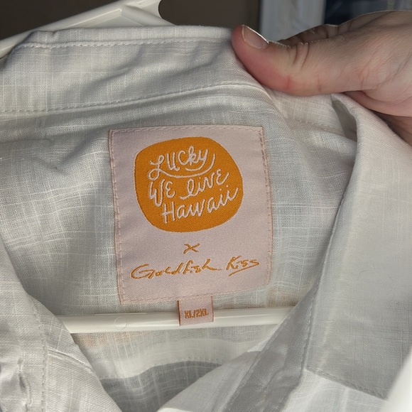 Lucky We Live in Hawaii x Goldfish Kiss Button Down Top - Picture 7 of 9